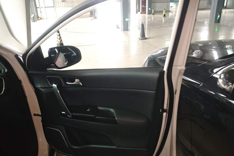 Used Kia KX5 2019 1.6T Automatic Two-Wheel Drive Luxury Edition Interior 5