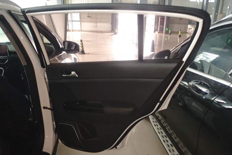 Used Kia KX5 2019 1.6T Automatic Two-Wheel Drive Luxury Edition Interior 6