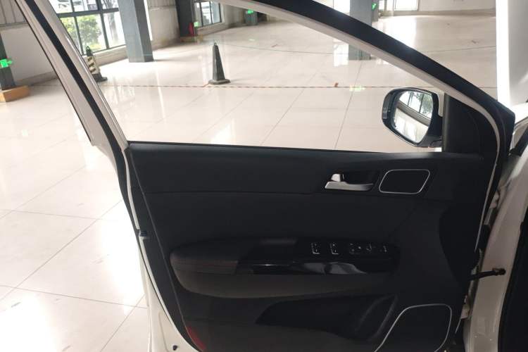 Used Kia KX5 2019 1.6T Automatic Two-Wheel Drive Luxury Edition Interior 7