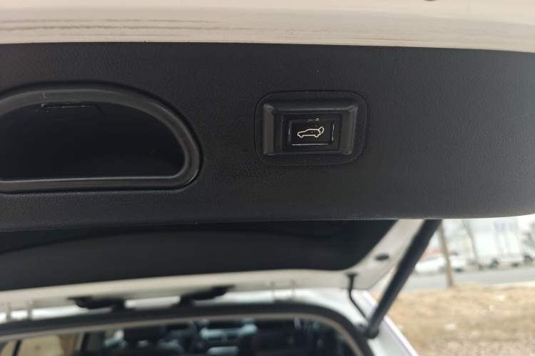 Used Kia KX5 2019 1.6T Automatic Two-Wheel Drive Luxury Edition Interior 7