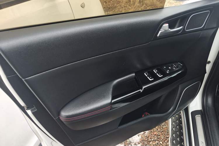 Used Kia KX5 2019 1.6T Automatic Two-Wheel Drive Luxury Edition Interior 8