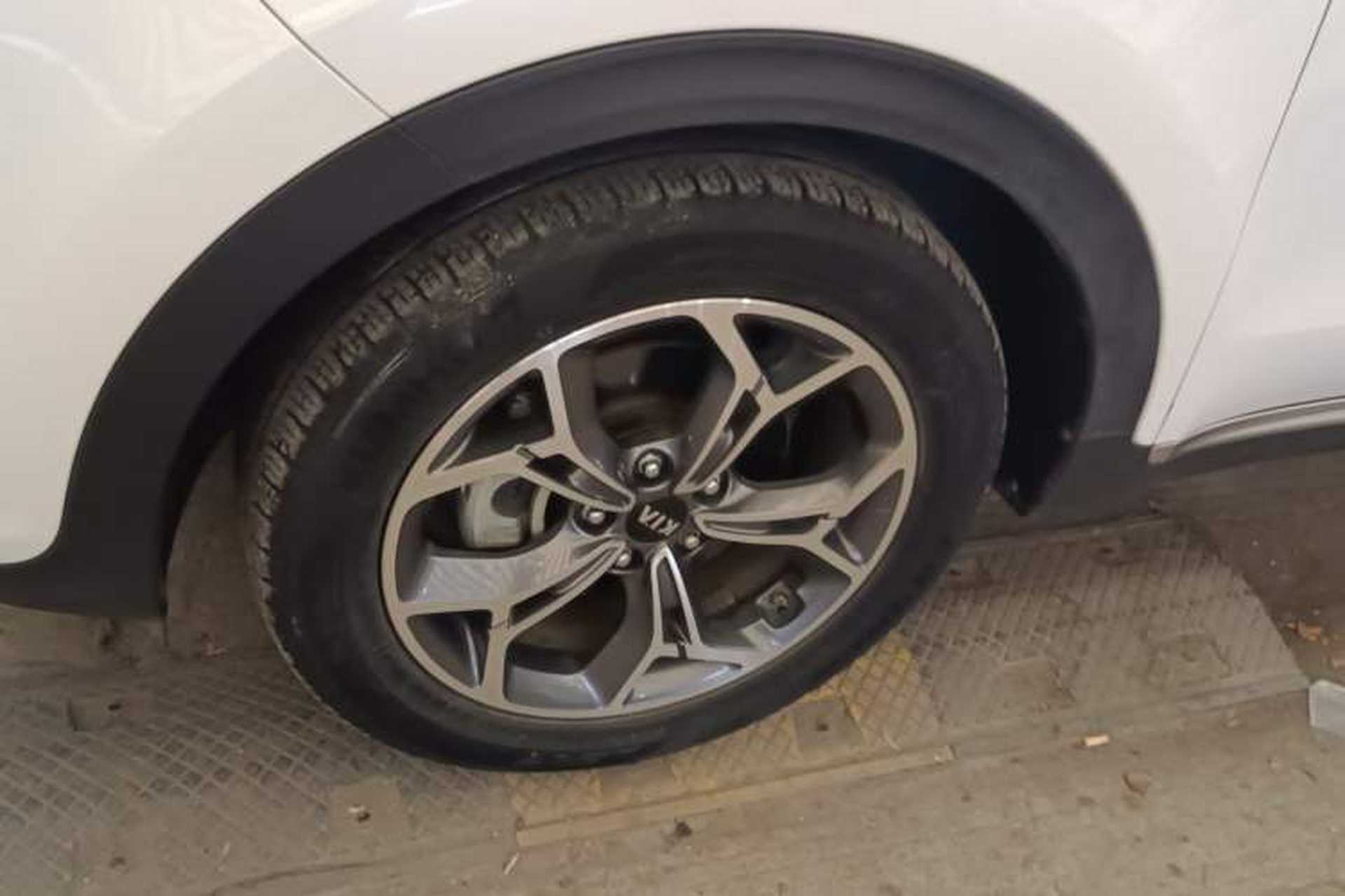 Used Kia KX5 2019 1.6T Automatic Two-Wheel Drive Luxury Edition Left Front Wheel Hub