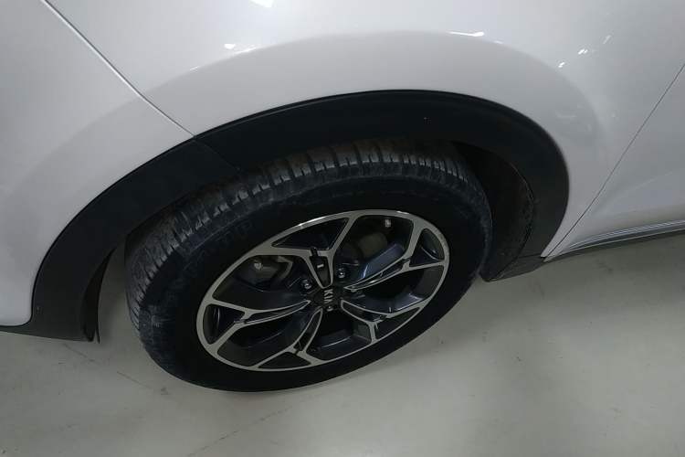 Used Kia KX5 2019 1.6T Automatic Two-Wheel Drive Luxury Edition Left Front Wheel Hub