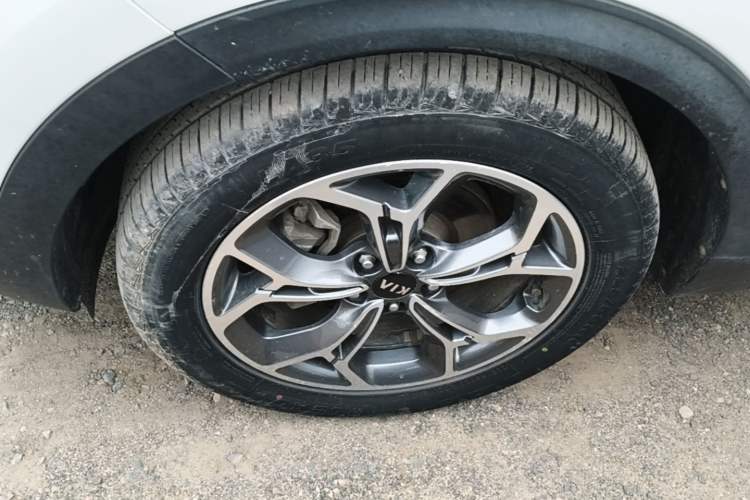 Used Kia KX5 2019 1.6T Automatic Two-Wheel Drive Elite Edition Left Front Wheel Hub