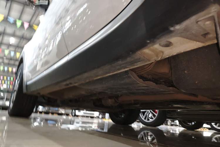 Used Kia KX5 2019 1.6T Automatic Two-Wheel Drive Luxury Edition Left Side Sill