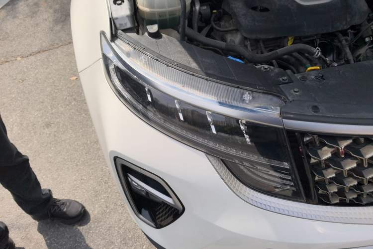 Used Kia KX5 2019 1.6T Automatic Two-Wheel Drive Luxury Edition Right Front Headlight