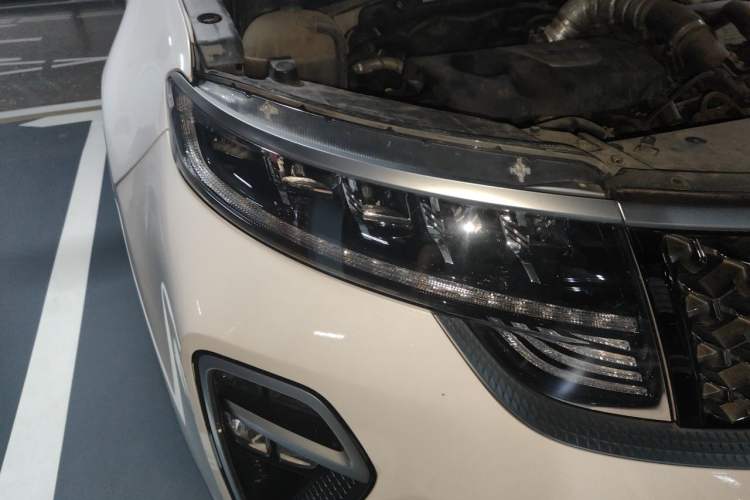 Used Kia KX5 2019 1.6T Automatic Two-Wheel Drive Luxury Edition Right Front Headlight