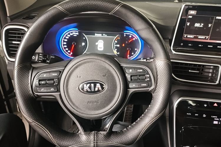 Used Kia KX5 2019 1.6T Automatic Two-Wheel Drive Elite Edition Steering Wheel