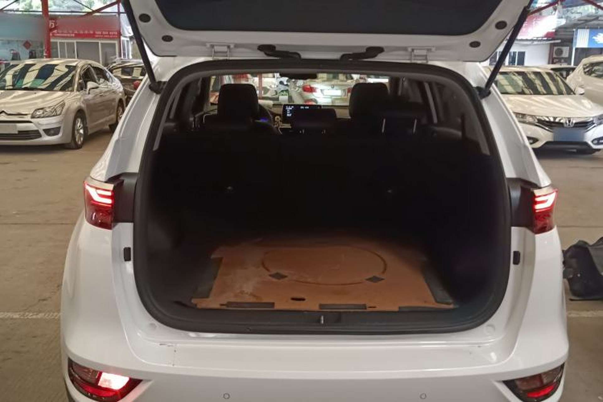 Used Kia KX5 2019 1.6T Automatic Two-Wheel Drive Luxury Edition Trunk