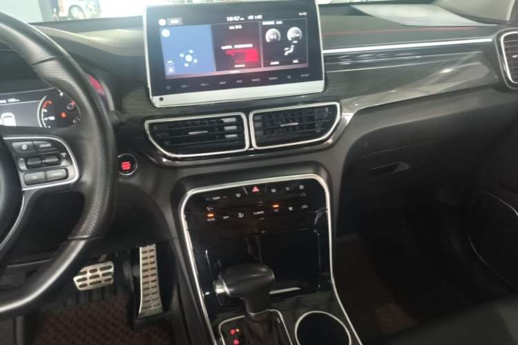 Used Kia KX5 2021 1.6T Automatic Two-Wheel Drive Luxury Edition Audio And AC Panel