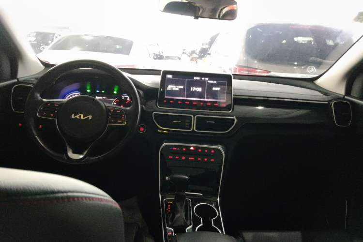 Used Kia KX5 2021 2.0L Automatic Two-Wheel Drive Comfort Edition Center Console
