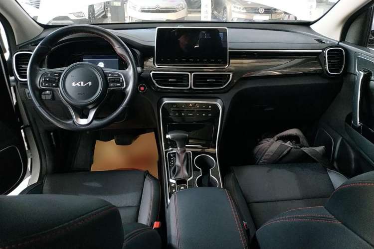 Used Kia KX5 2021 2.0L Automatic Two-Wheel Drive Comfort Edition Center Console
