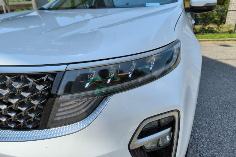 Used Kia KX5 2021 1.6T Automatic Two-Wheel Drive Luxury Edition Exterior 8