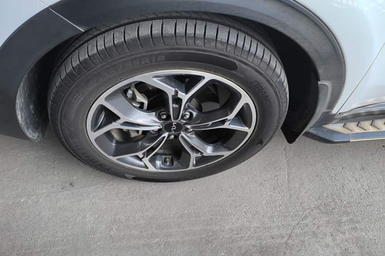 Used Kia KX5 2021 1.6T Automatic Two-Wheel Drive Luxury Edition Left Front Wheel Hub