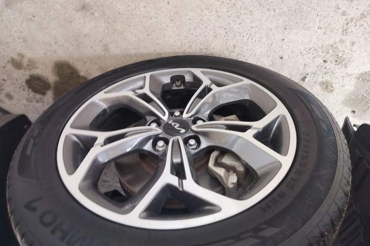 Used Kia KX5 2021 2.0L Automatic Two-Wheel Drive Comfort Edition Left Front Wheel Hub
