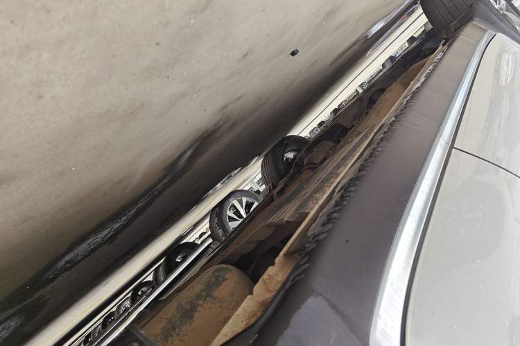 Used Kia KX5 2021 1.6T Automatic Two-Wheel Drive Luxury Edition Left Side Sill
