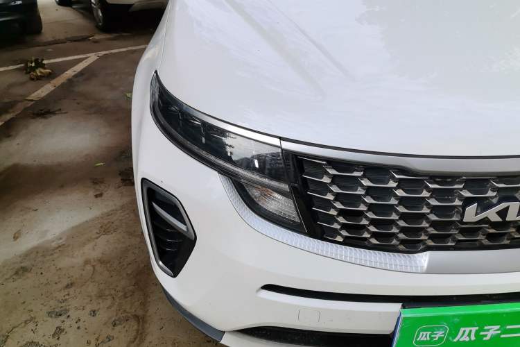 Used Kia KX5 2021 2.0L Automatic Two-Wheel Drive Comfort Edition Right Front Headlight