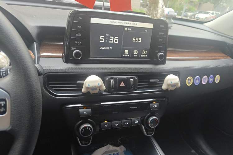 Used Kia KX7 2017 2.0L Automatic 2WD GLS 5-Seater Audio And AC Panel