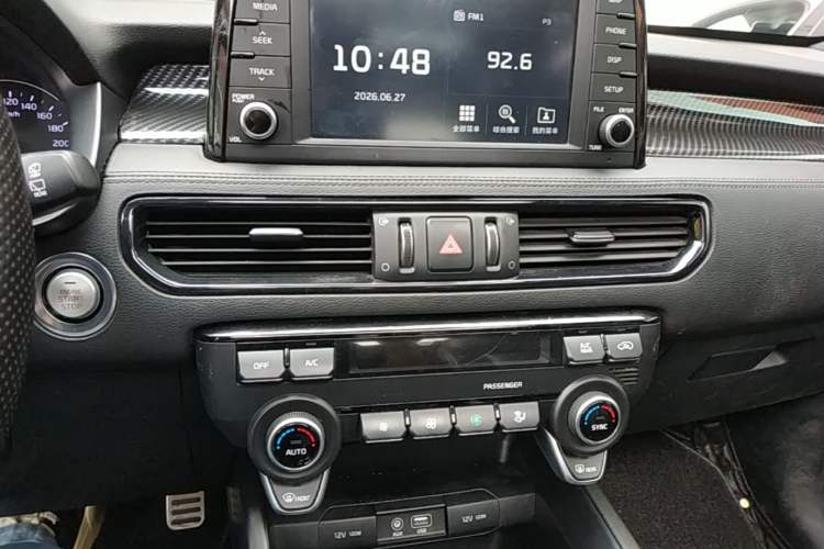 Used Kia KX7 2017 2.0T Automatic All-Wheel Drive LUX 7-Seater Audio And AC Panel