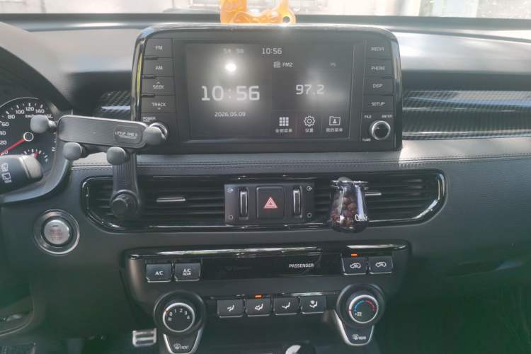 Used Kia KX7 2017 2.0T Automatic Two-Wheel Drive GLS 7-Seater Audio And AC Panel