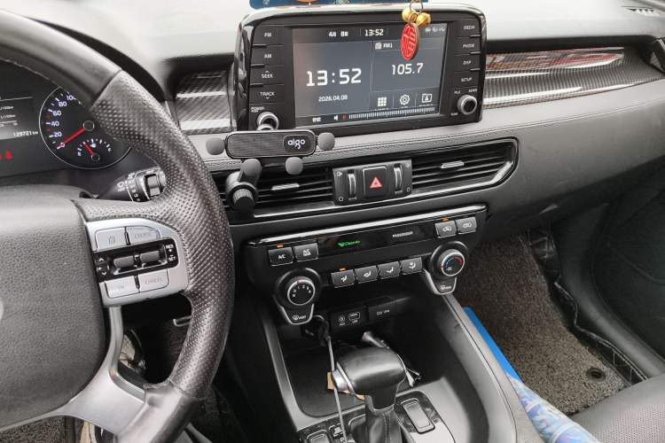 Used Kia KX7 2017 2.0T Automatic Two-Wheel Drive GLS 7-Seater Audio And AC Panel