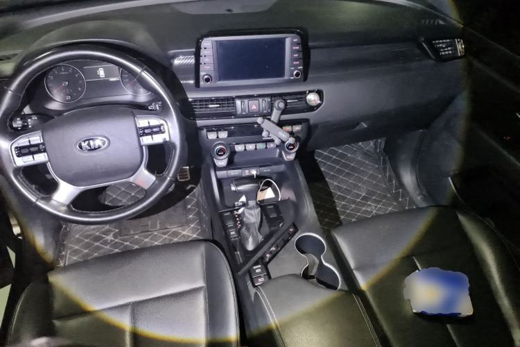 Used Kia KX7 2017 2.0T Automatic 4WD DLX 7-Seater Center Console