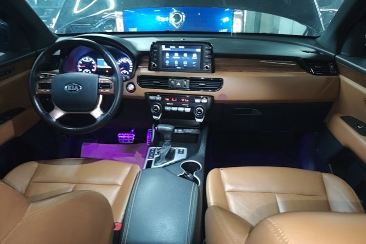 Used Kia KX7 2017 2.0T Automatic All-Wheel Drive LUX 7-Seater Center Console