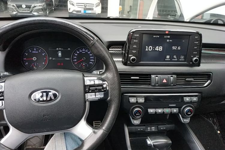 Used Kia KX7 2017 2.0T Automatic All-Wheel Drive LUX 7-Seater Center Console