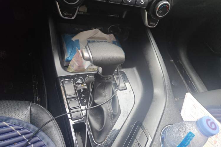 Used Kia KX7 2017 2.0L Automatic 2WD GLS 5-Seater Gear Lever