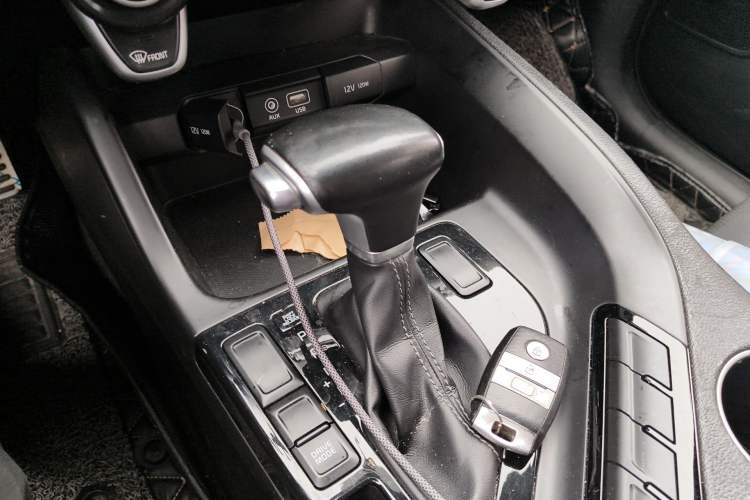 Used Kia KX7 2017 2.0T Automatic Two-Wheel Drive GLS 7-Seater Gear Lever