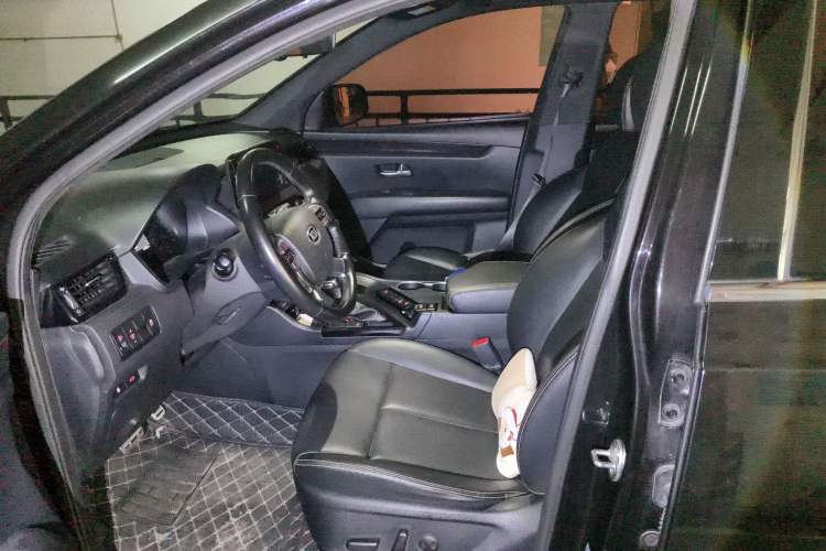 Used Kia KX7 2017 2.0T Automatic 4WD DLX 7-Seater Left Front Seat