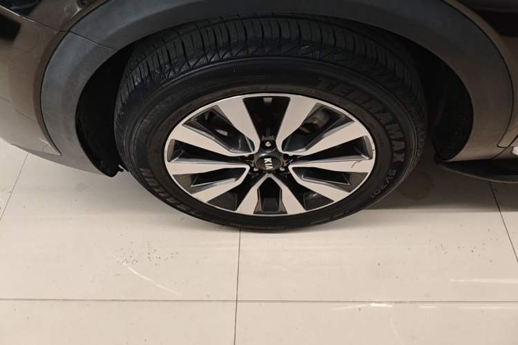 Used Kia KX7 2017 2.0T Automatic All-Wheel Drive LUX 7-Seater Left Front Wheel Hub