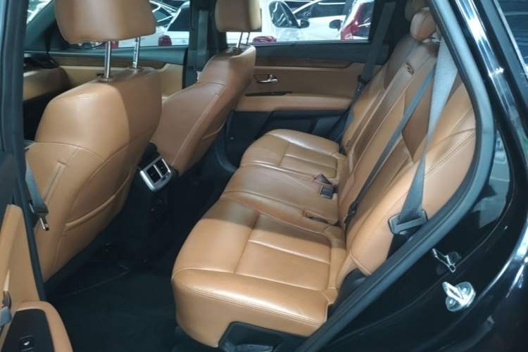 Used Kia KX7 2017 2.0T Automatic All-Wheel Drive LUX 7-Seater Left Rear Seat