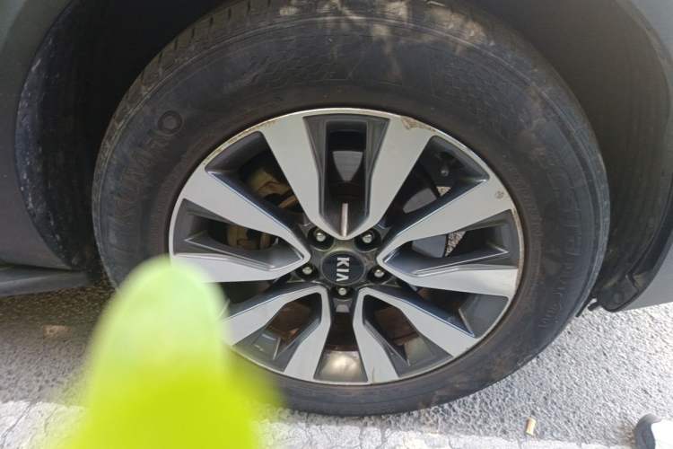 Used Kia KX7 2017 2.0T Automatic All-Wheel Drive LUX 7-Seater Right Front Wheel Hub