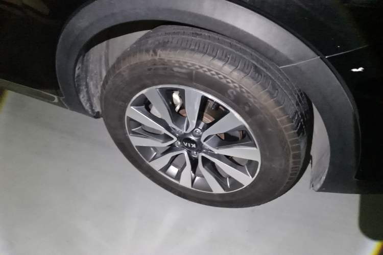 Used Kia KX7 2017 2.0T Automatic 4WD DLX 7-Seater Right Front Wheel Hub