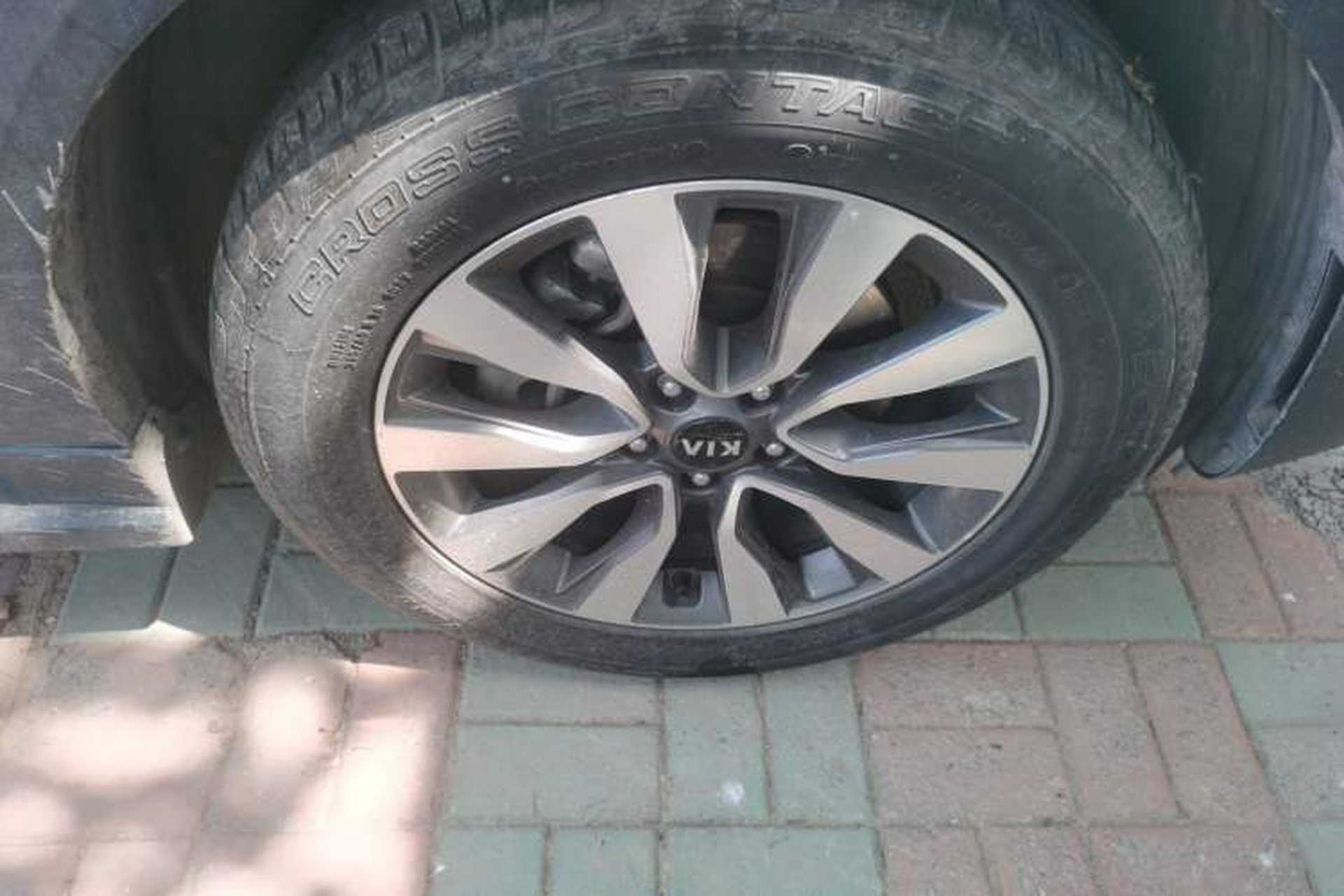 Used Kia KX7 2017 2.0T Automatic Two-Wheel Drive GLS 7-Seater Right Front Wheel Hub