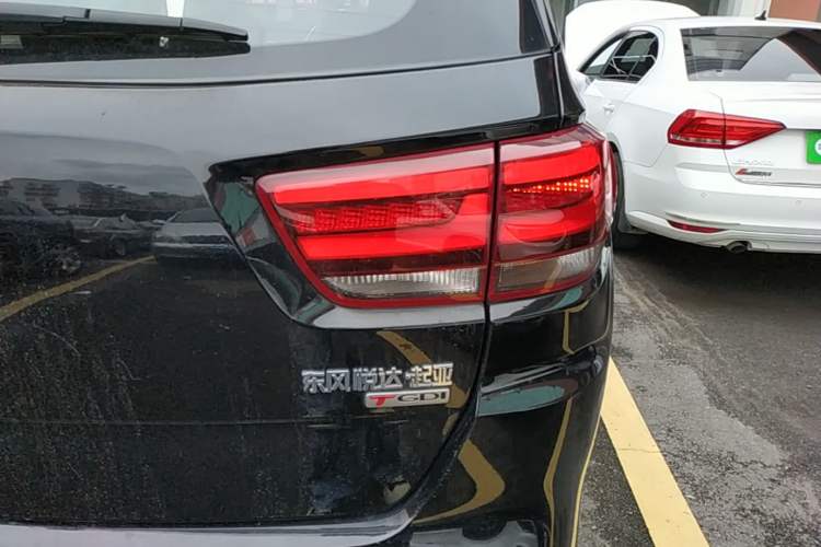 Used Kia KX7 2017 2.0T Automatic All-Wheel Drive LUX 7-Seater Right Rear Taillight