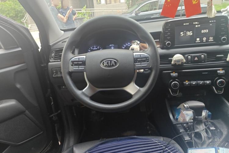 Used Kia KX7 2017 2.0L Automatic 2WD GLS 5-Seater Steering Wheel