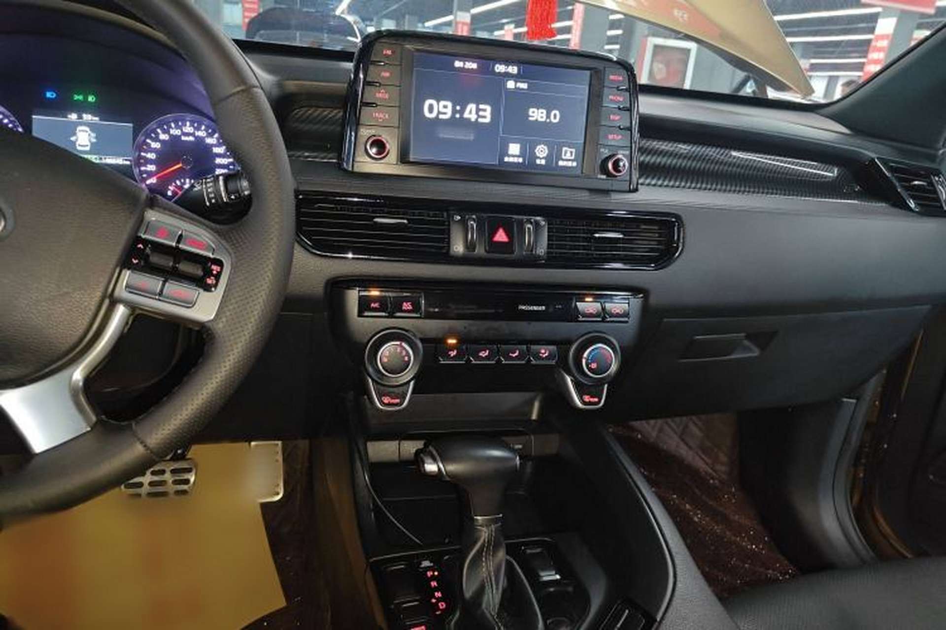 Used Kia KX7 2017 2.0T Automatic Two-Wheel Drive GLS 7-Seater Audio And AC Panel