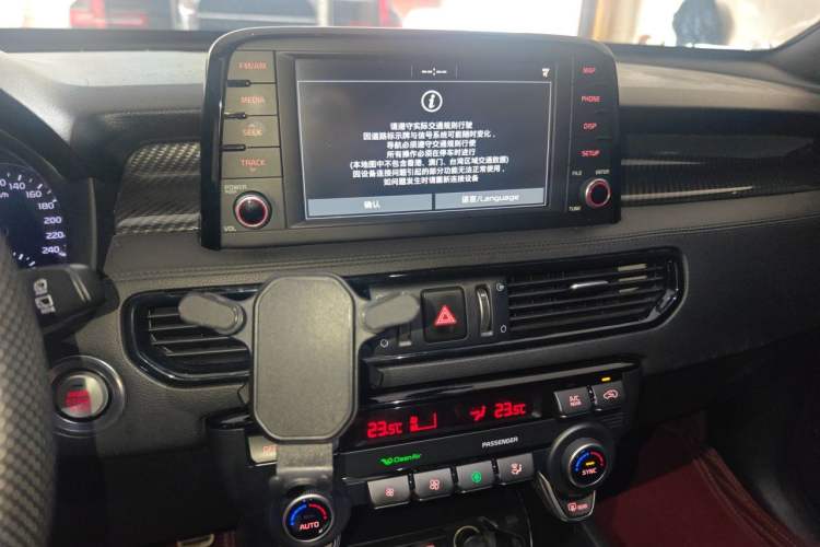 Used Kia KX7 2017 2.0T Automatic All-Wheel Drive LUX 7-Seater Audio And AC Panel