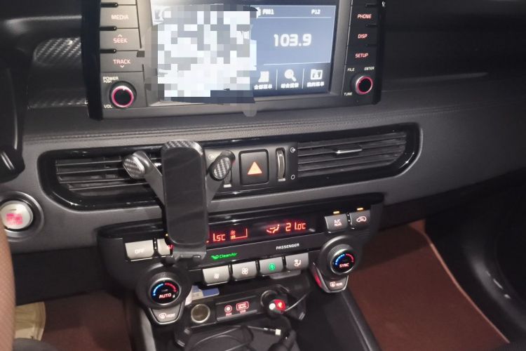 Used Kia KX7 2017 2.0T Automatic 4WD DLX 7-Seater Audio And AC Panel