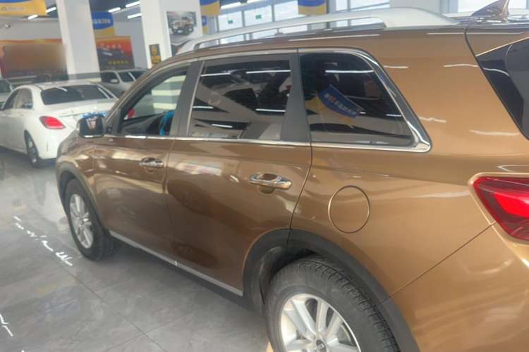 Used Kia KX7 2017 2.0T Automatic Two-Wheel Drive GL 7-Seater Exterior 5
