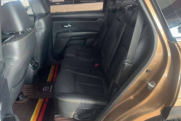 Used Kia KX7 2017 2.0T Automatic Two-Wheel Drive GL 7-Seater Interior 1
