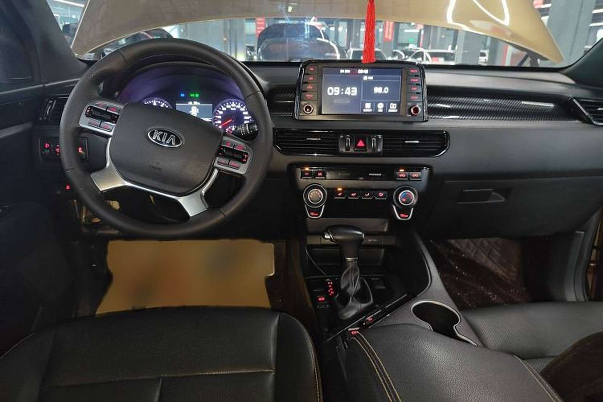 Used Kia KX7 2017 2.0T Automatic Two-Wheel Drive GLS 7-Seater Interior 2