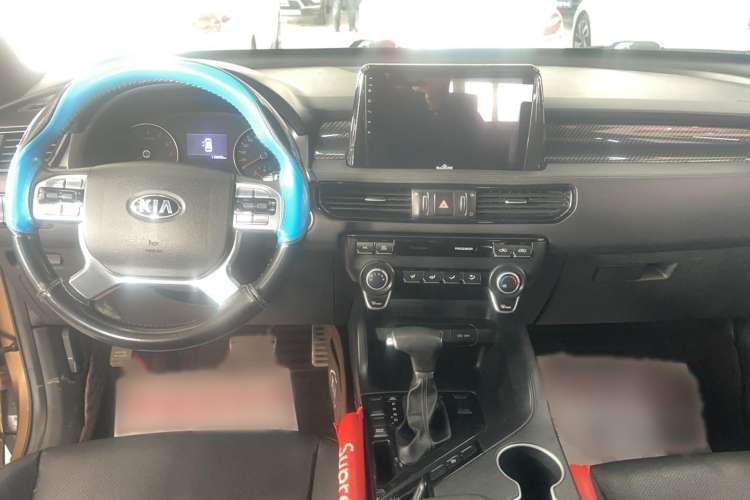 Used Kia KX7 2017 2.0T Automatic Two-Wheel Drive GL 7-Seater Interior 3