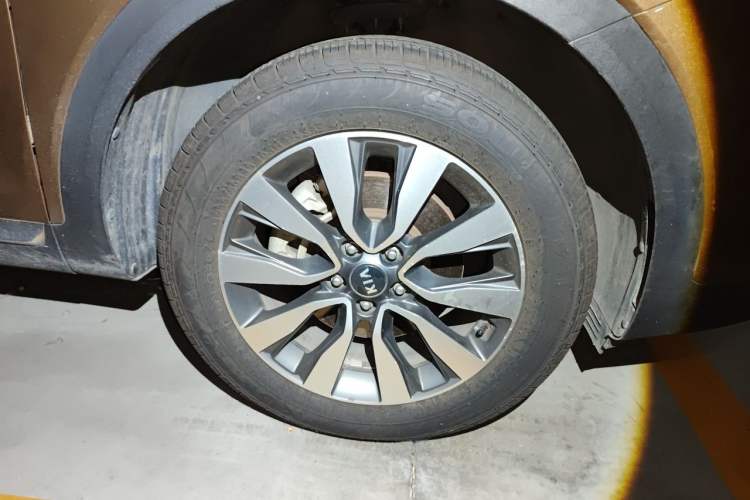 Used Kia KX7 2017 2.0T Automatic All-Wheel Drive LUX 7-Seater Right Front Wheel Hub