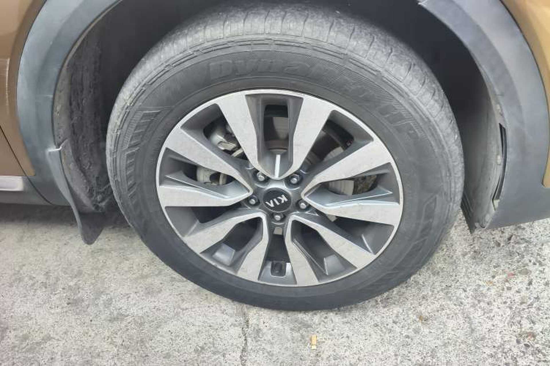 Used Kia KX7 2017 2.0T Automatic All-Wheel Drive LUX 7-Seater Right Front Wheel Hub