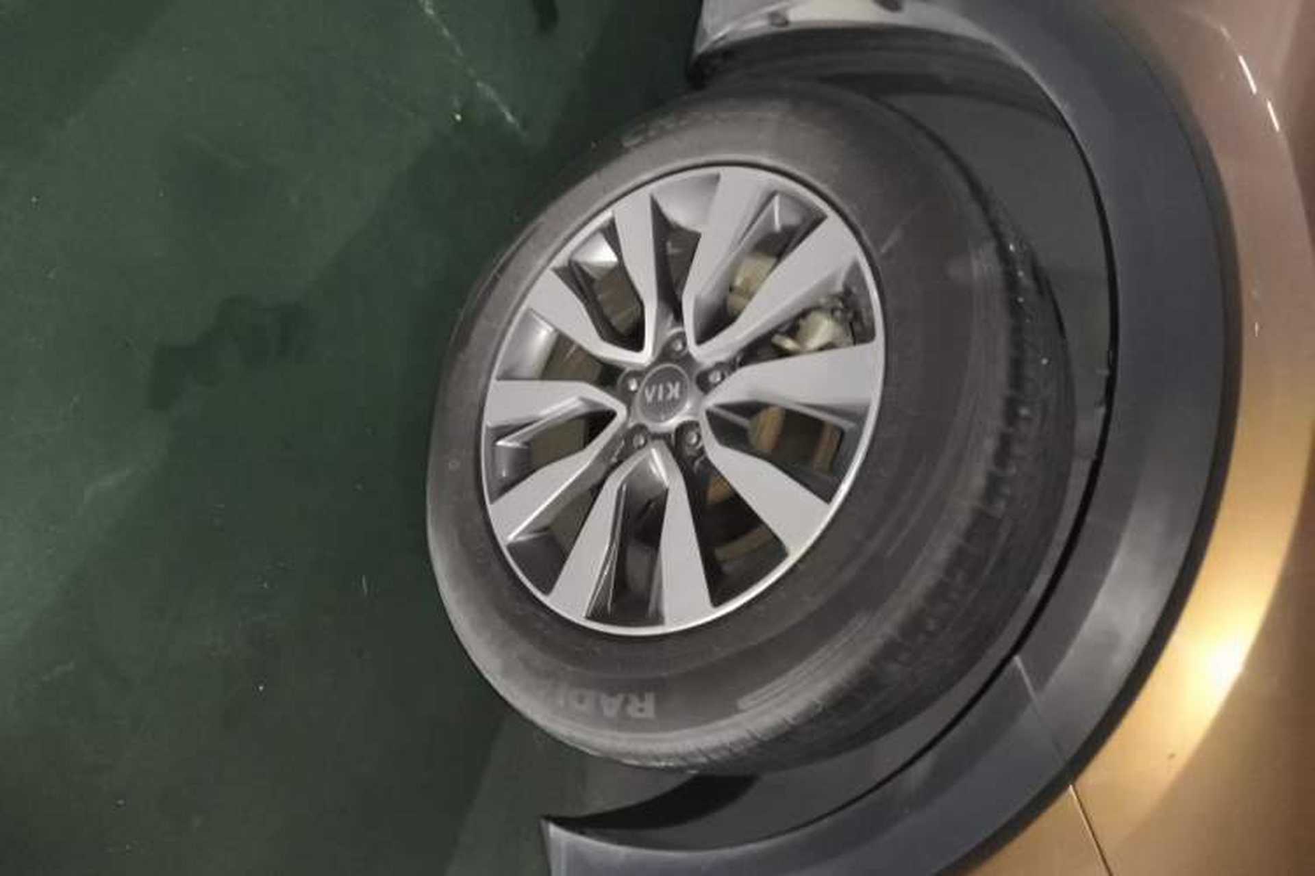 Used Kia KX7 2017 2.0T Automatic Two-Wheel Drive GLS 7-Seater Right Front Wheel Hub