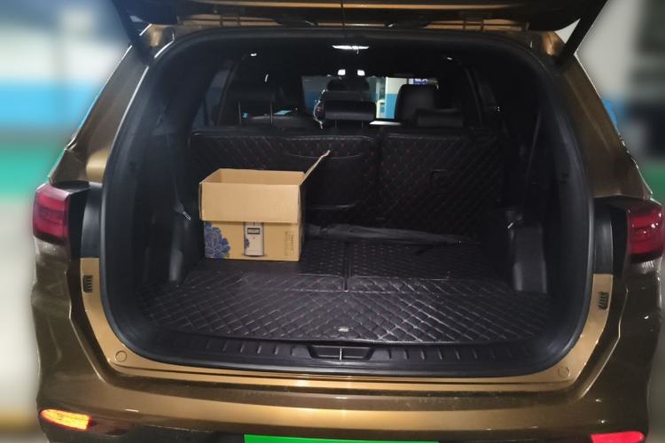 Used Kia KX7 2017 2.0T Automatic 4WD DLX 7-Seater Trunk