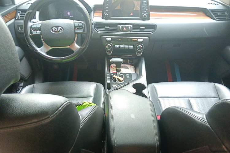 Used Kia KX7 2017 2.0L Automatic 2WD GLS 5-Seater Center Console